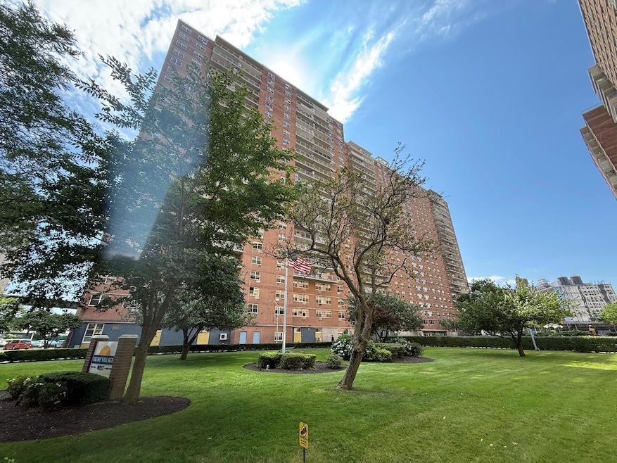 Trump Village unit 18R, Brooklyn, NY 11224 - photo 1