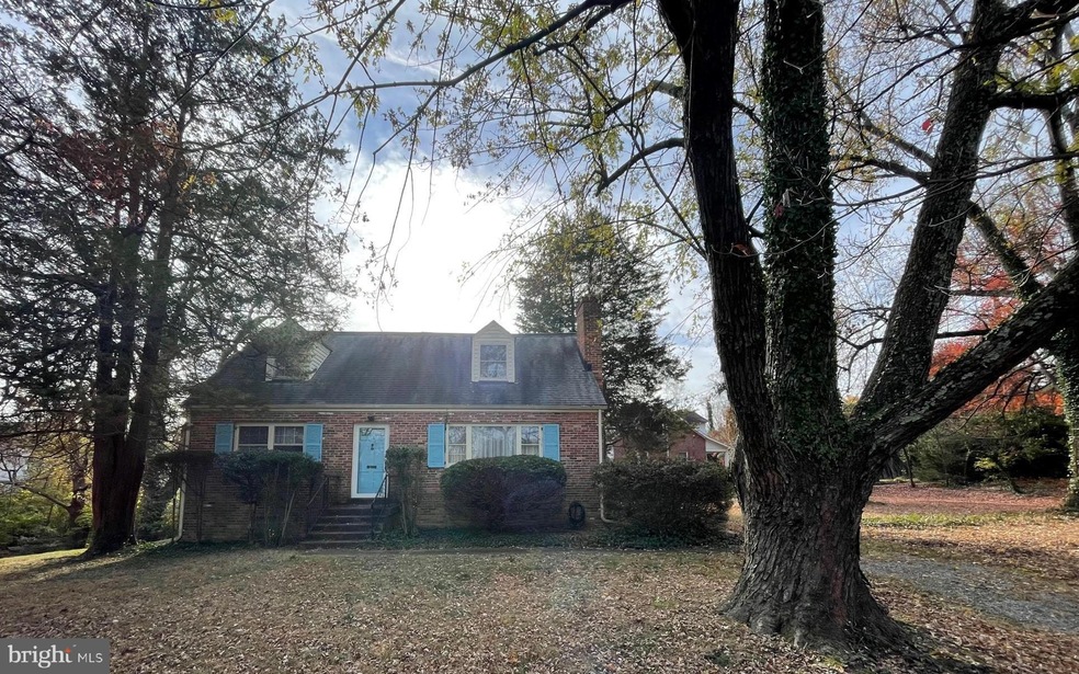 6813 Crutchfield St, Falls Church, VA 22043 - photo 1