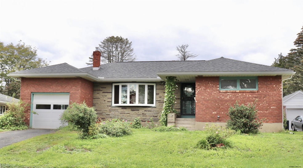 136 Fleetwood Ave, Albany, NY 12209 - photo 1