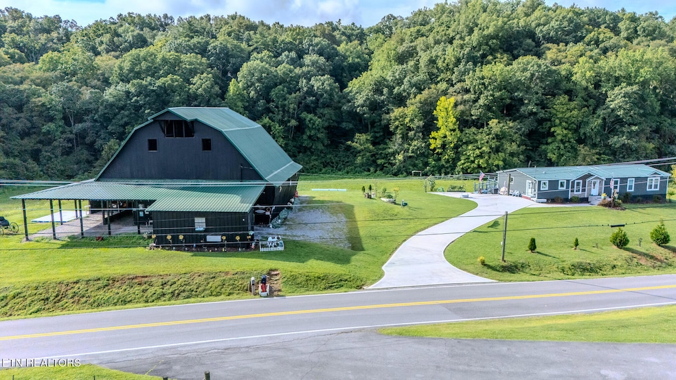 807 Gists Creek Rd, Sevierville, TN 37876 - photo 1