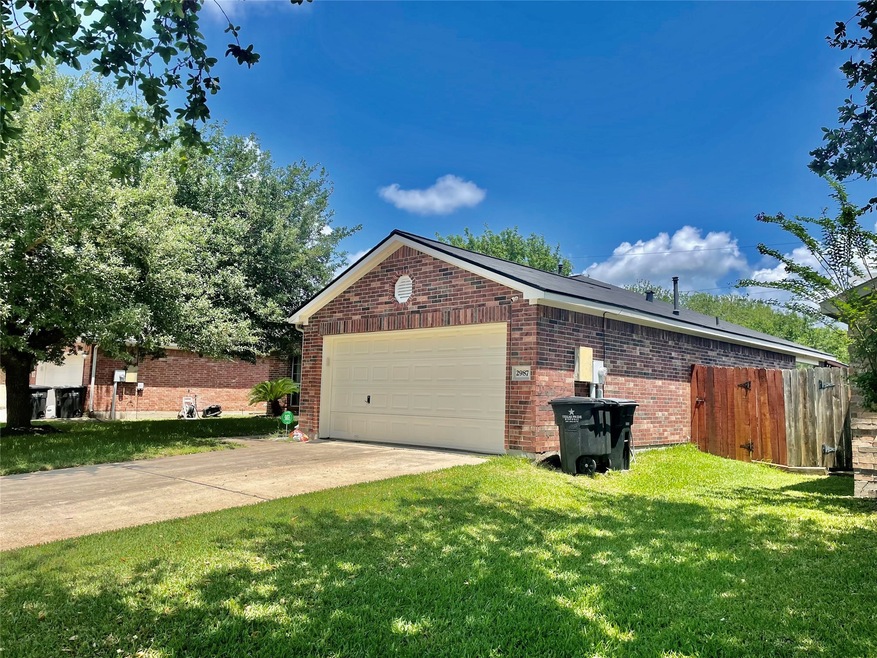 2987 Community Dr, Alvin, TX 77511 - photo 1