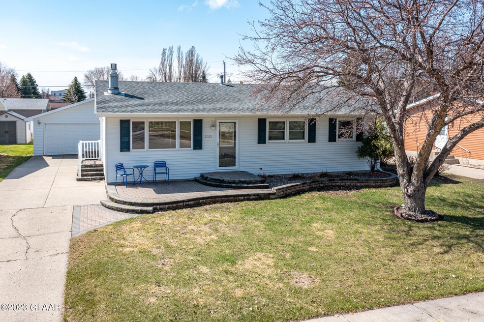 2603 9th Ave S, Grand Forks, ND 58201 - photo 1