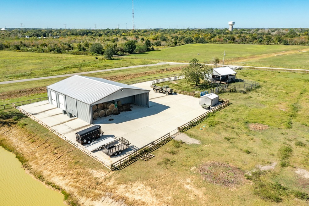 1718 Lundy Ln, Friendswood, TX 77546 - photo 1