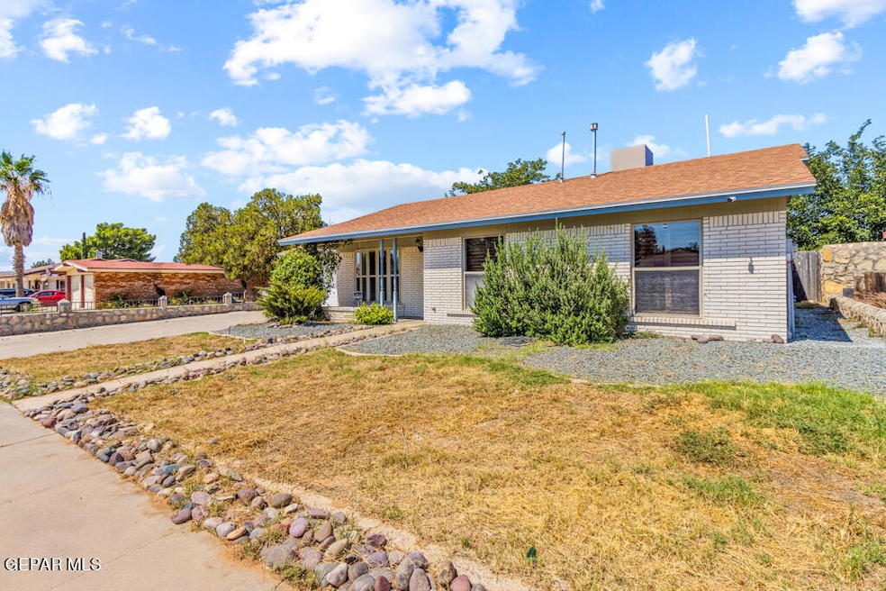 10325 N Cardigan Dr, El Paso, TX 79925 - photo 1