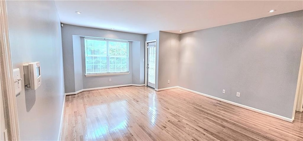 For Rent $1,350/month