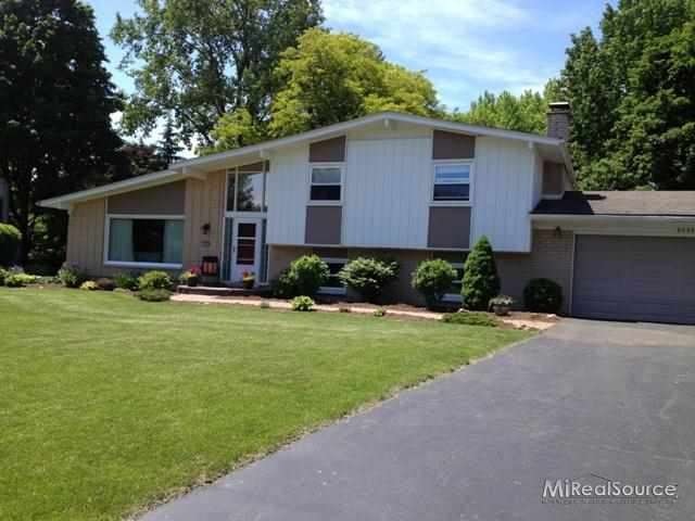 6896 Tamerlane Dr, West Bloomfield, MI 48322 - photo 1