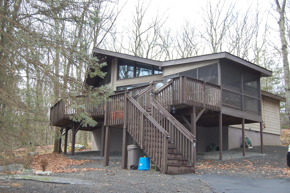 102 Waterview Dr, Lords Valley, PA 18428 - photo 1