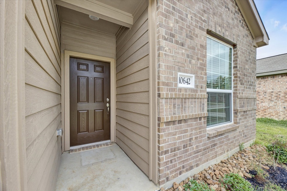 10642 Lost Maples Dr, Cleveland, TX 77328 - photo 1