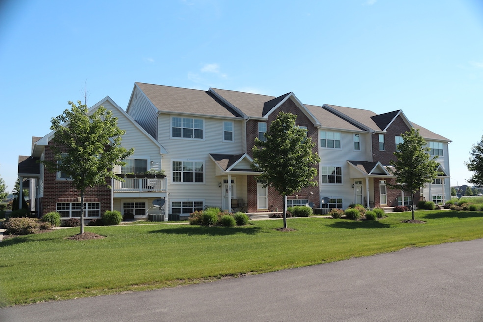 2206 Concord Dr unit B, Sycamore, IL 60178 - photo 1