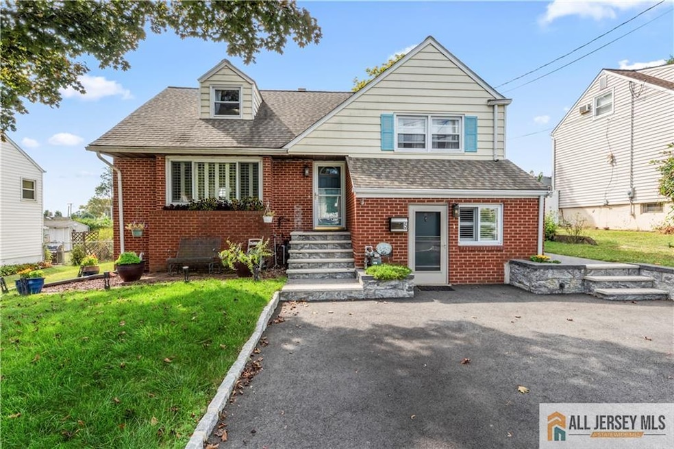 Under Contract $589,000