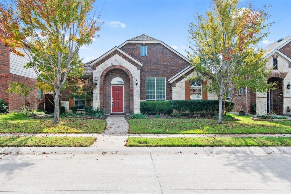 Welcome Home to this beautiful 3/2!