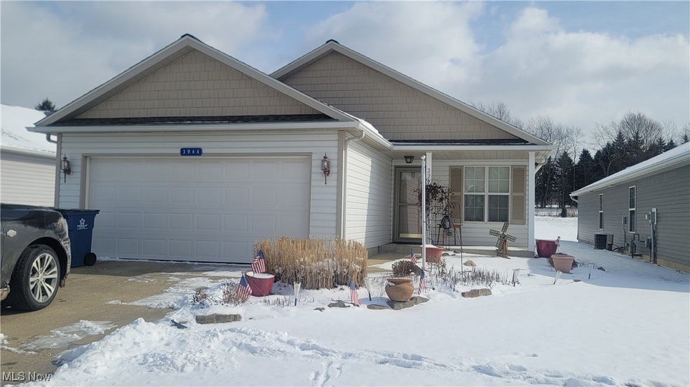 3944 Marsh Creek Ln unit 13, Rootstown, OH 44272 - photo 1