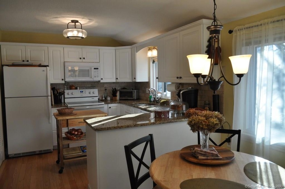 35 Crocus Ln unit 35, Avon, CT 06001 - photo 1