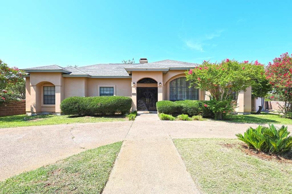 201 Oriole Ln, Laredo, TX 78045 - photo 1