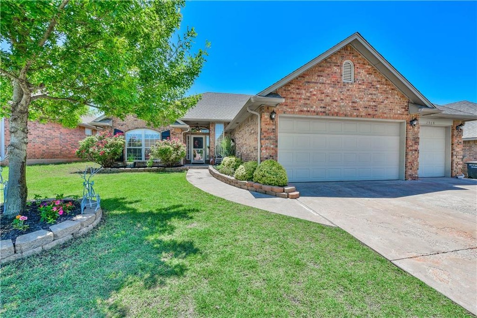 2508 SE 9th St, Moore, OK 73160 - photo 1