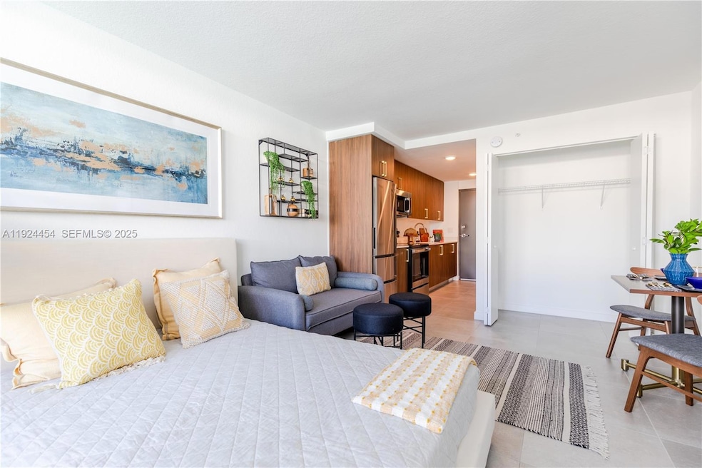 1950 W 49th St unit 108, Hialeah, FL 33012 - photo 1