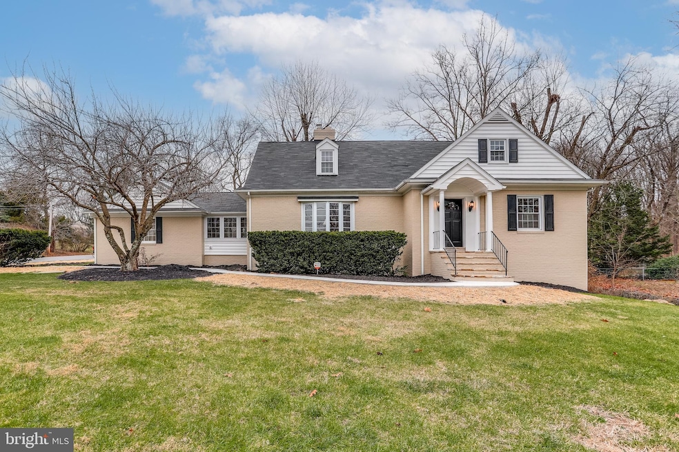 527 Hampton Ln, Towson, MD 21286 - photo 1