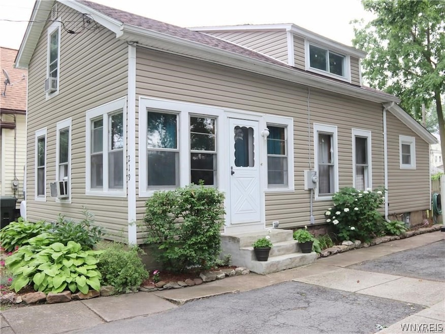 219 Wheatfield St, North Tonawanda, NY 14120 - photo 1