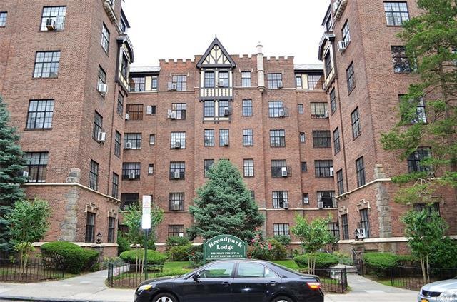 292 Main St unit 2F, White Plains, NY 10601 - photo 1