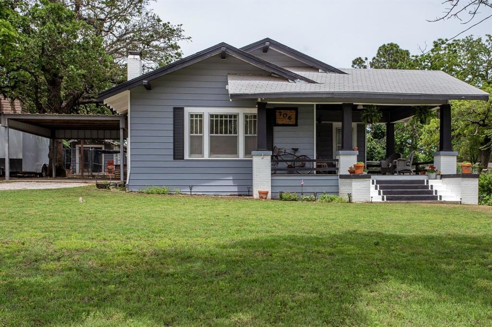 706 W Bridge St, Weatherford, TX 76086 - photo 1