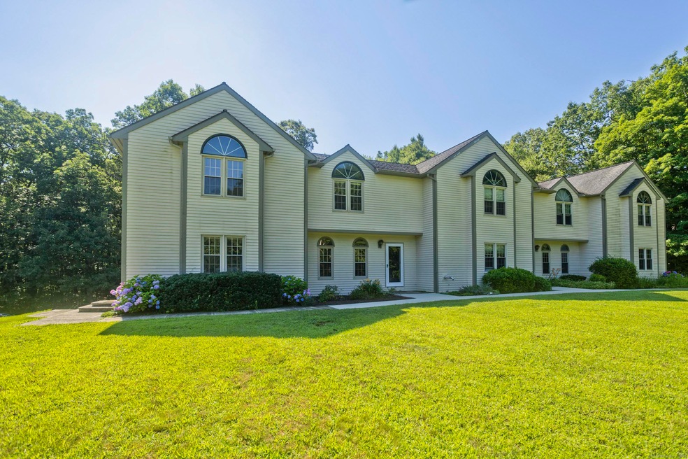 4 Oak Hill Estates, Woodstock, CT 06281 - photo 1