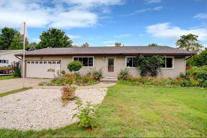 108 Shoo St, Brooklyn, WI 53521 - photo 1