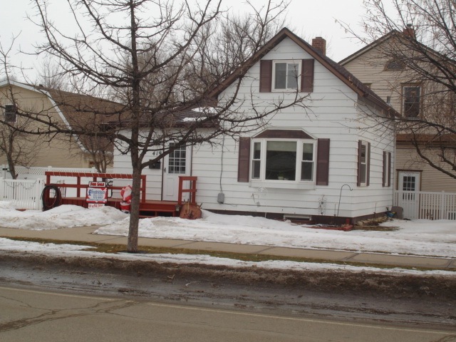 419 6th Street West<|><|>