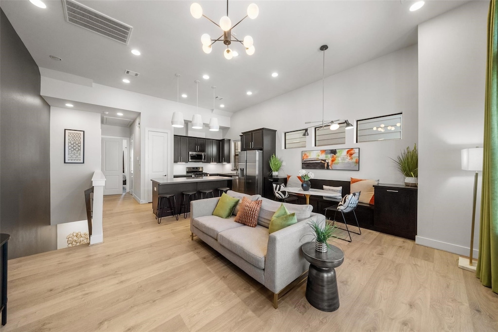 2616 Riverside Dr unit M, Houston, TX 77004 - photo 1