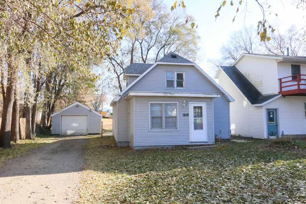 1608 Caroline St, La Crosse, WI 54603 - photo 1