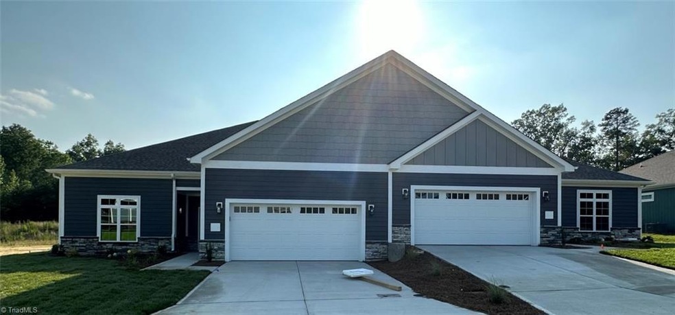 WELLINGTON MODEL: ONE LEVEL HOME!