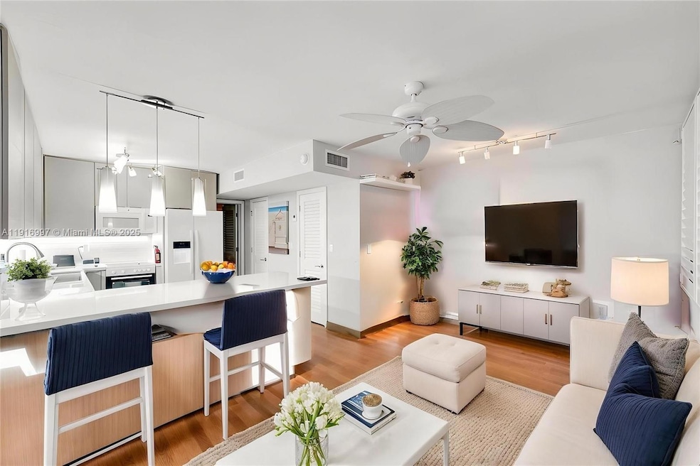 322 Taylor St unit 1D, Hollywood, FL 33019 - photo 1