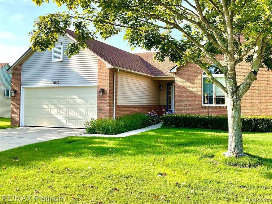 9010 Pine Cove Dr unit 28, Whitmore Lake, MI 48189 - photo 1