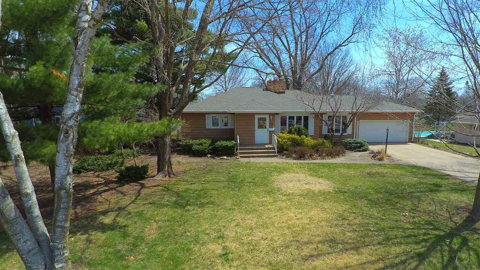 3924 Rownd St, Cedar Falls, IA 50613 - photo 1