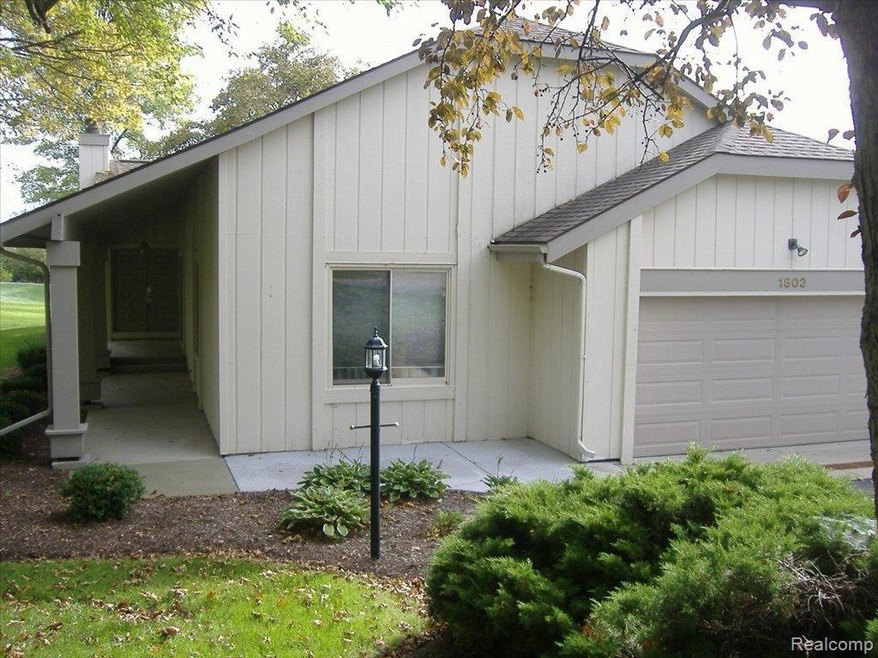 1803 Golf Ridge Dr unit 16, Bloomfield Hills, MI 48302 - photo 1