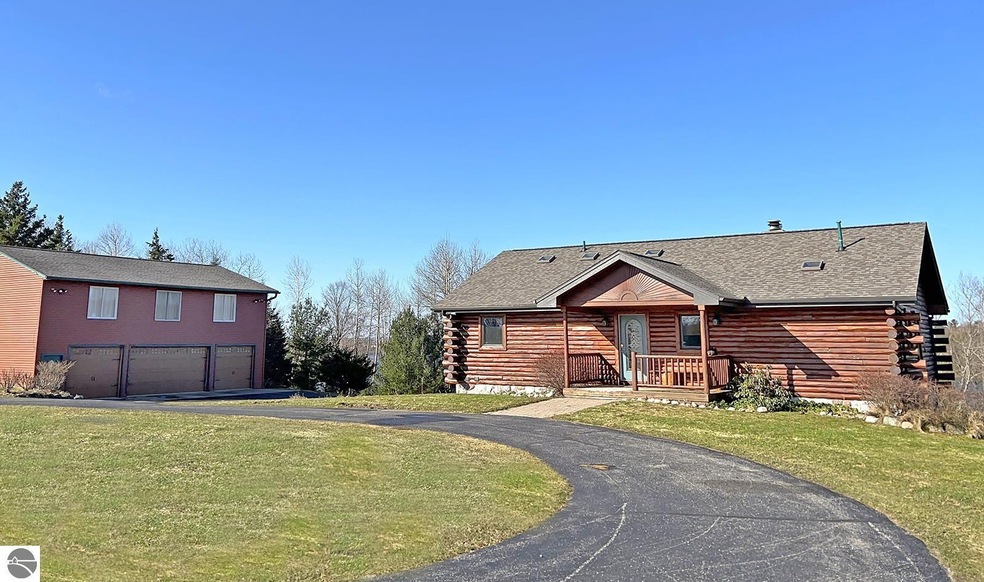 8315 Mulberry Ln, Charlevoix, MI 49720 - photo 1