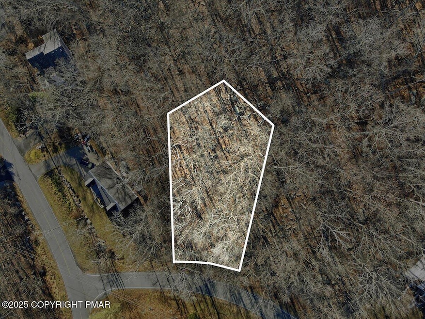 1370 Sec 2 N Hampton Ct, Saw Creek, PA 18302 - photo 1