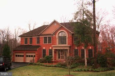 8122 Bellingham Ct, Fairfax Station, VA 22039 - photo 1