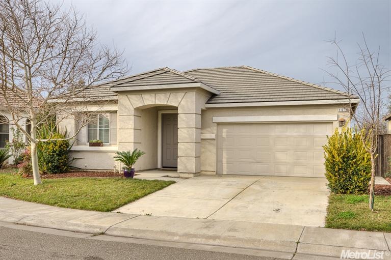 Homey home! Built in 2003