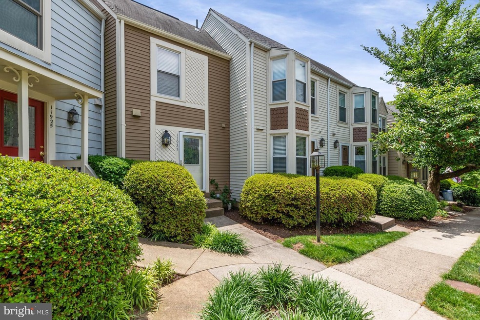 11927 Redtree Way, Reston, VA 20194 - photo 1