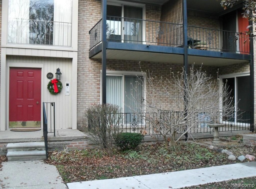 Cute and clean 1st floor unit!