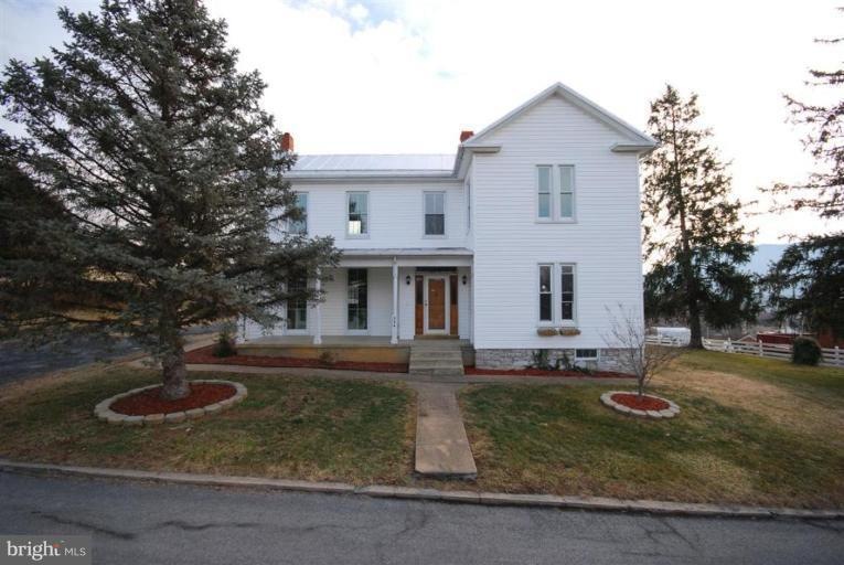354 Lee St, Strasburg, VA 22657 - photo 1