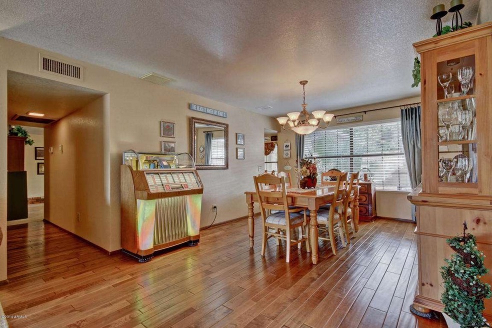 04 Dining Room