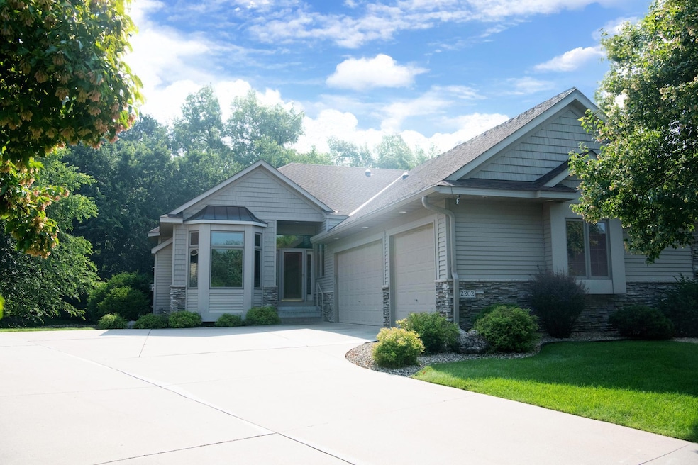 2202 Midland View Ct N, Saint Paul, MN 55113 - photo 1