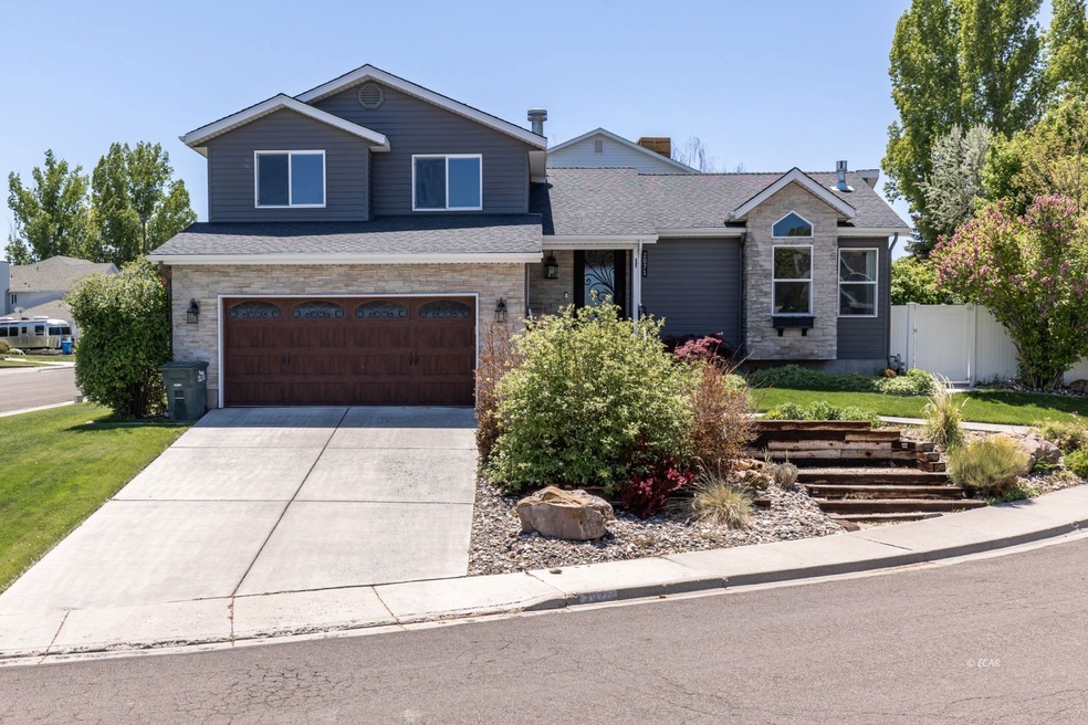 Under Contract $560,000
