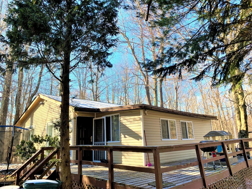 863 Country Place Dr, Tobyhanna, PA 18466 - photo 1