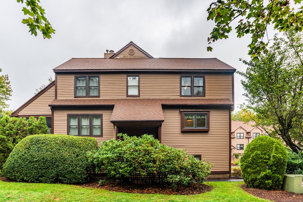 26 Edgehill Cir, Monroe, CT 06468 - photo 1