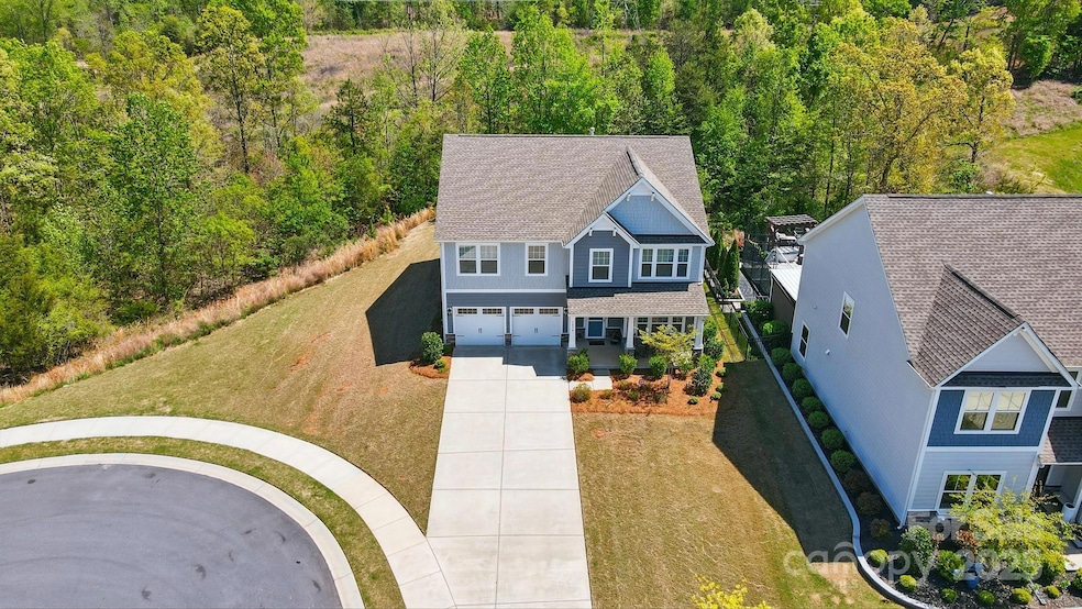 Located at the end of a cul-de-sac with no homes to the left or in the rear.  Enjoy the privacy!