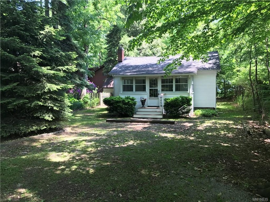 Front yard; room for cars and boat