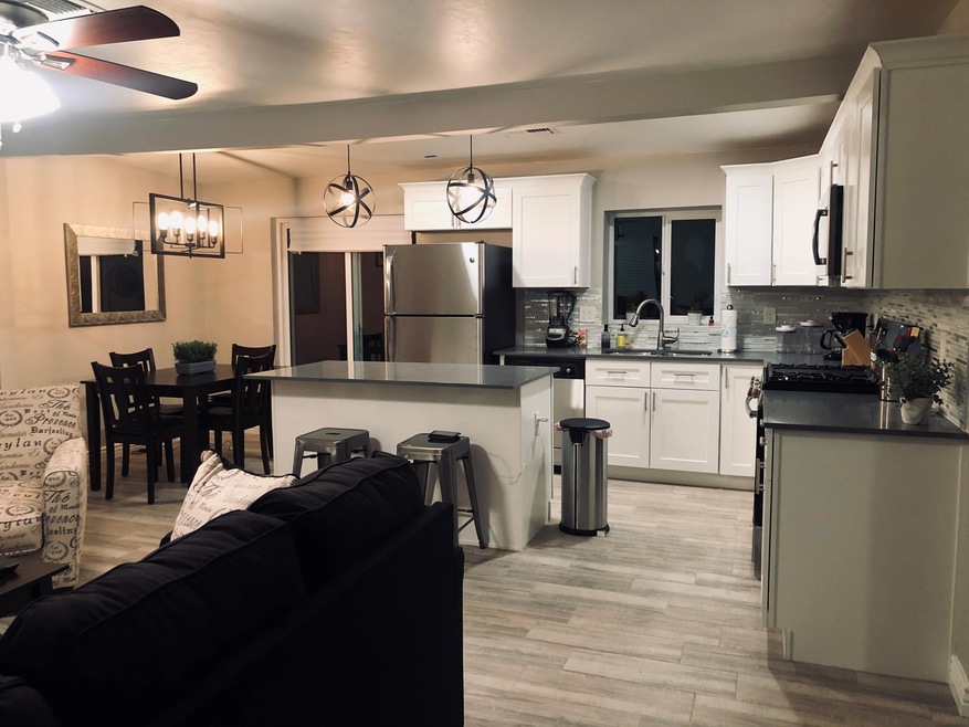 kitchen family room2
