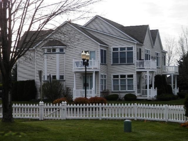 83 Brookharbor S